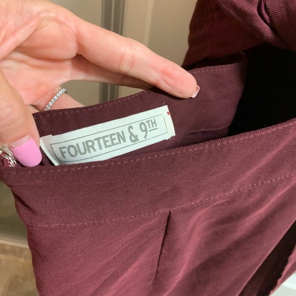 Sleeveless cropped wine jumpsuit. - Picture 3 of 3